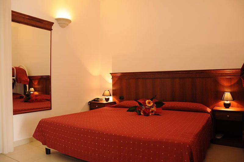 Agri Hotel Conte Salentino سانت إيزيدورو المظهر الخارجي الصورة