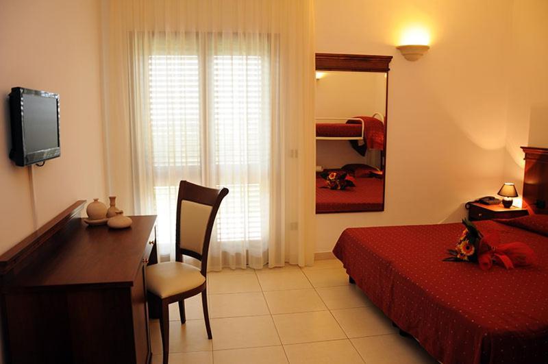 Agri Hotel Conte Salentino سانت إيزيدورو المظهر الخارجي الصورة