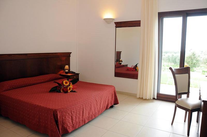 Agri Hotel Conte Salentino سانت إيزيدورو المظهر الخارجي الصورة