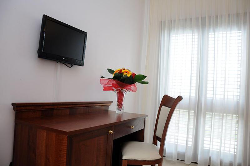Agri Hotel Conte Salentino سانت إيزيدورو المظهر الخارجي الصورة