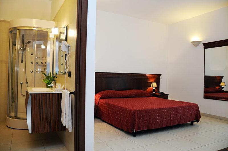 Agri Hotel Conte Salentino سانت إيزيدورو المظهر الخارجي الصورة