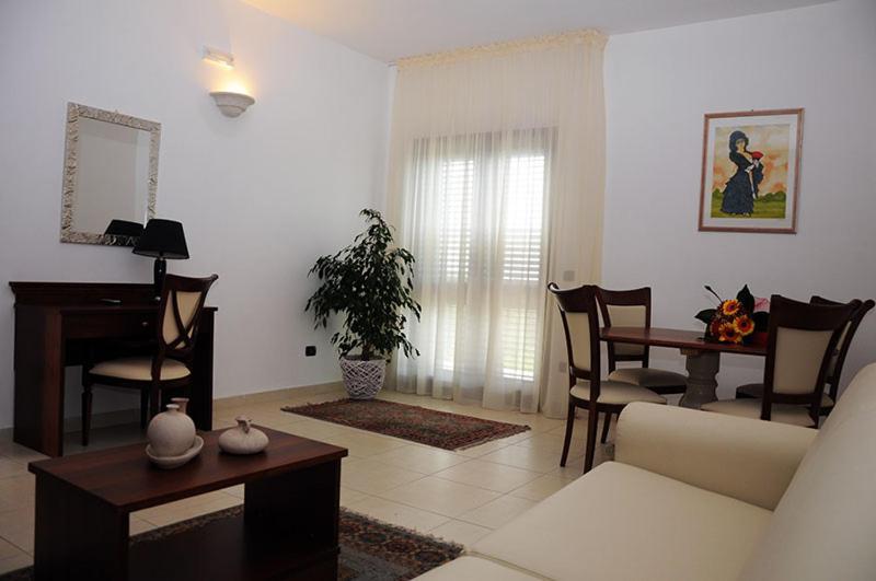 Agri Hotel Conte Salentino سانت إيزيدورو المظهر الخارجي الصورة