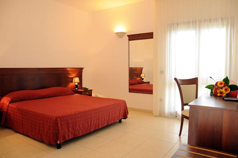 Agri Hotel Conte Salentino سانت إيزيدورو المظهر الخارجي الصورة