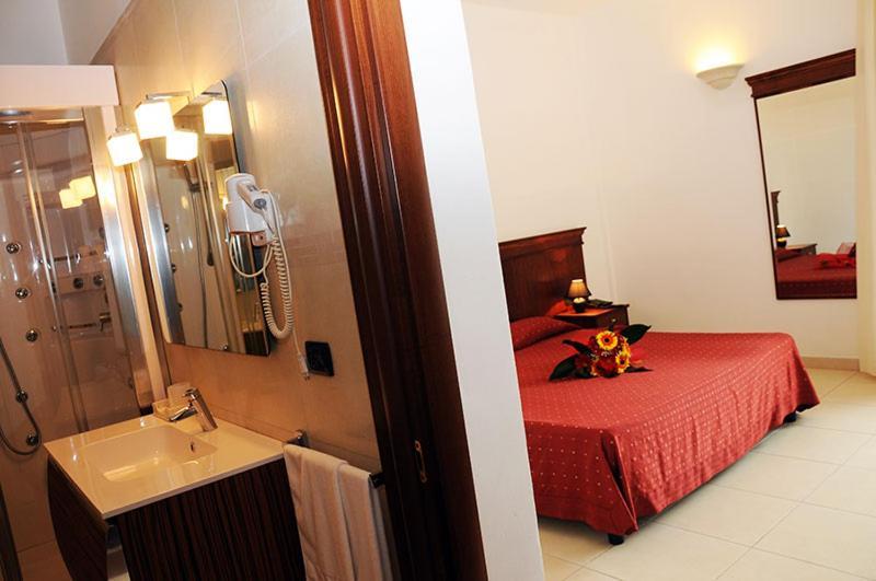 Agri Hotel Conte Salentino سانت إيزيدورو المظهر الخارجي الصورة
