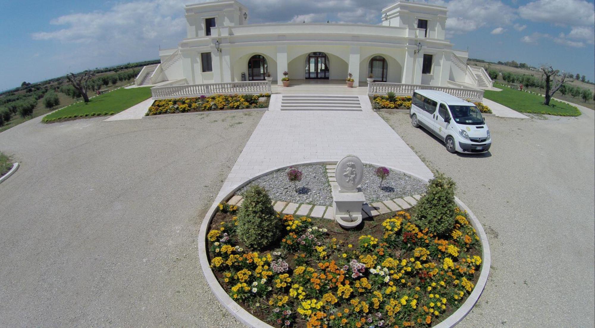 Agri Hotel Conte Salentino سانت إيزيدورو المظهر الخارجي الصورة