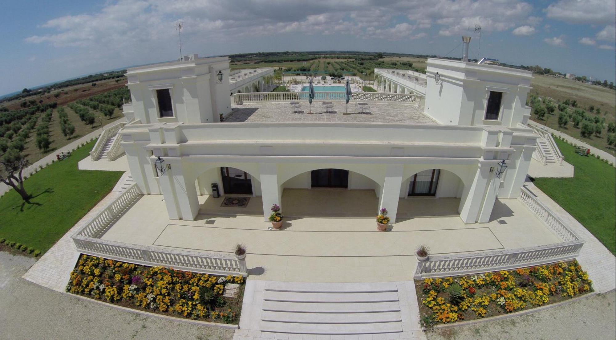 Agri Hotel Conte Salentino سانت إيزيدورو المظهر الخارجي الصورة