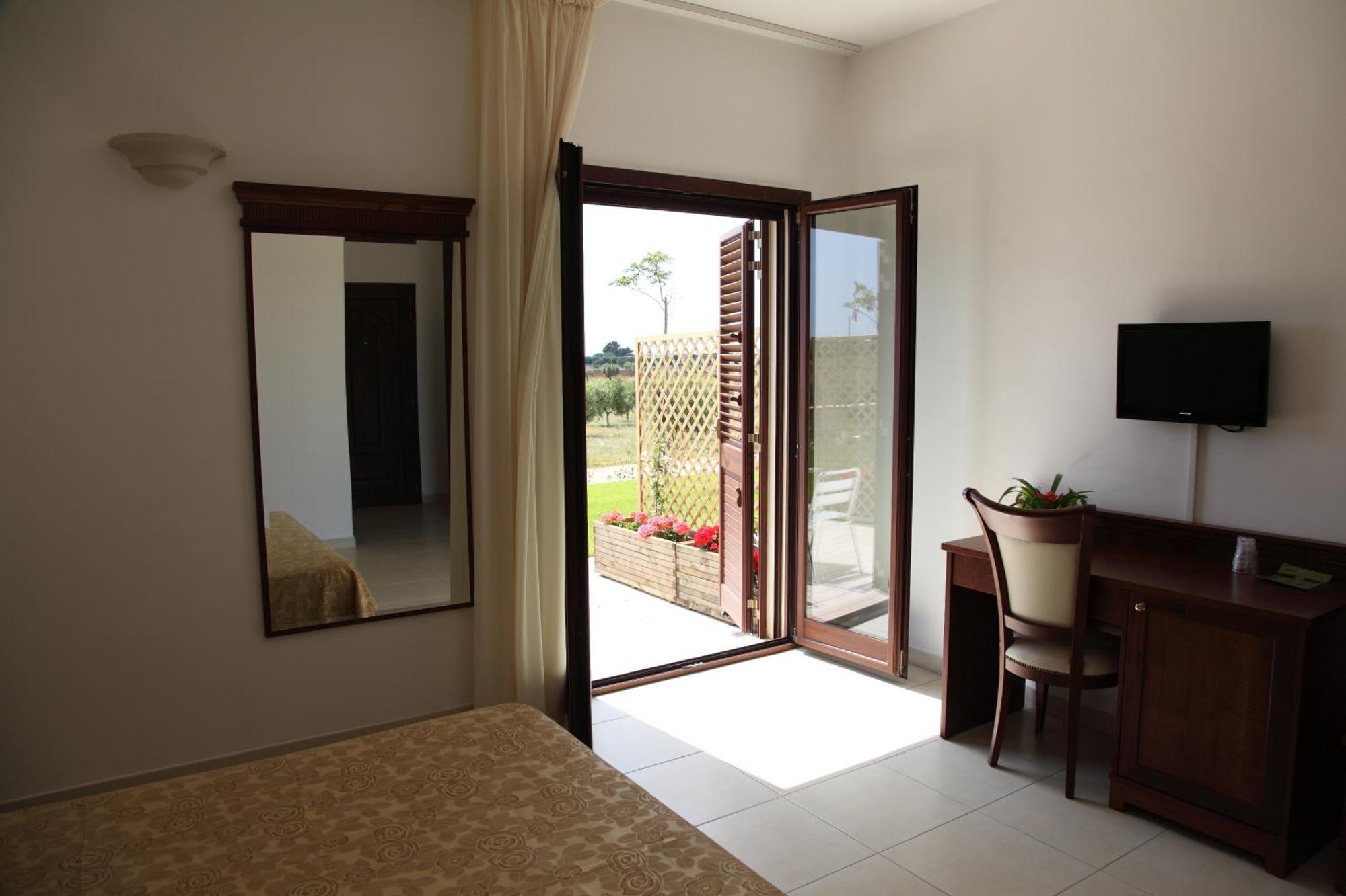 Agri Hotel Conte Salentino سانت إيزيدورو المظهر الخارجي الصورة