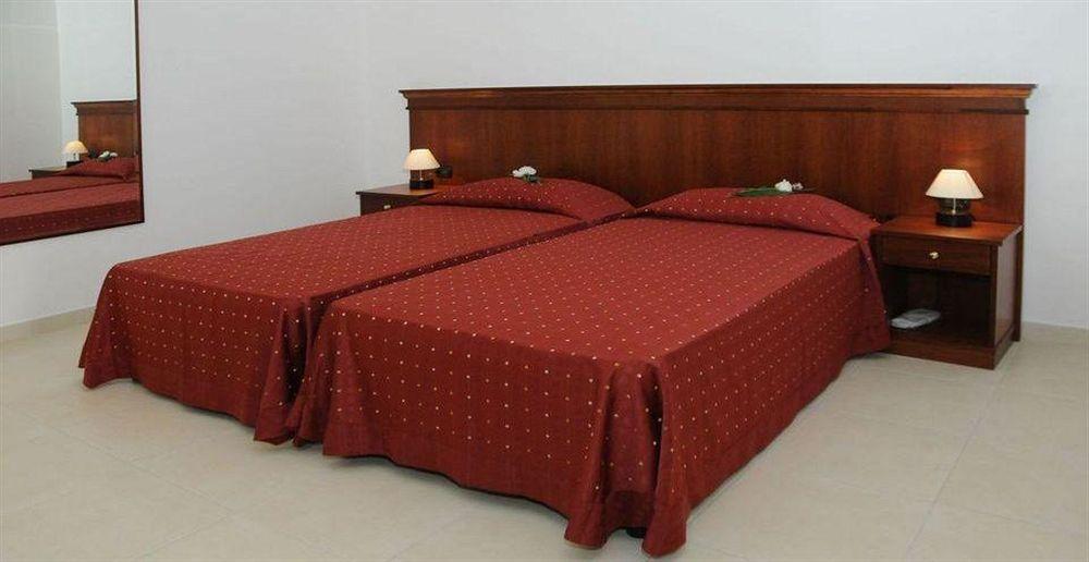 Agri Hotel Conte Salentino سانت إيزيدورو المظهر الخارجي الصورة