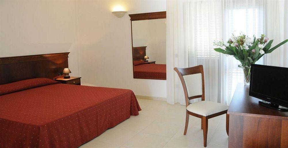 Agri Hotel Conte Salentino سانت إيزيدورو المظهر الخارجي الصورة