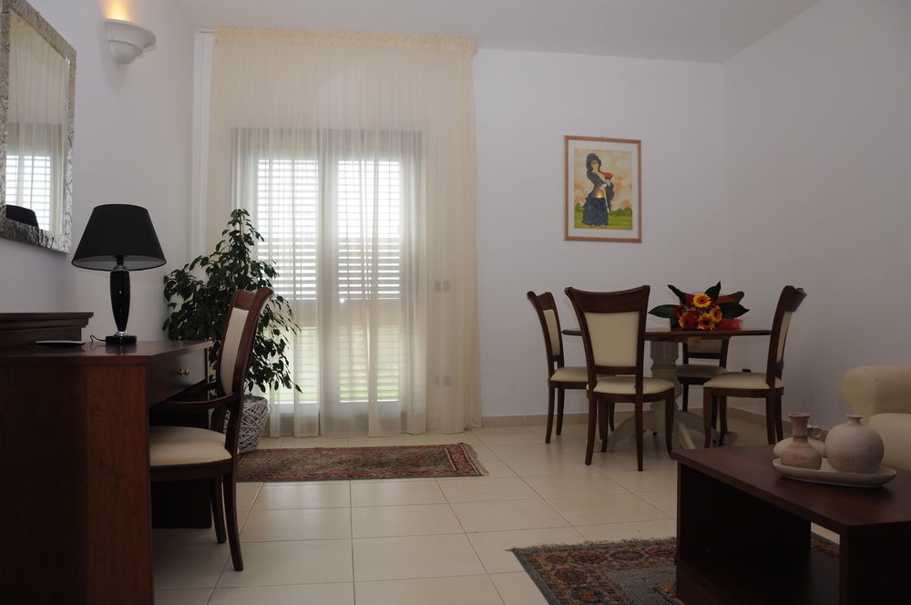 Agri Hotel Conte Salentino سانت إيزيدورو المظهر الخارجي الصورة