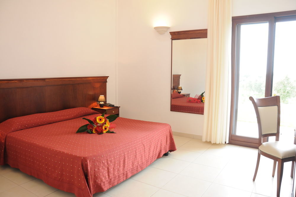 Agri Hotel Conte Salentino سانت إيزيدورو المظهر الخارجي الصورة