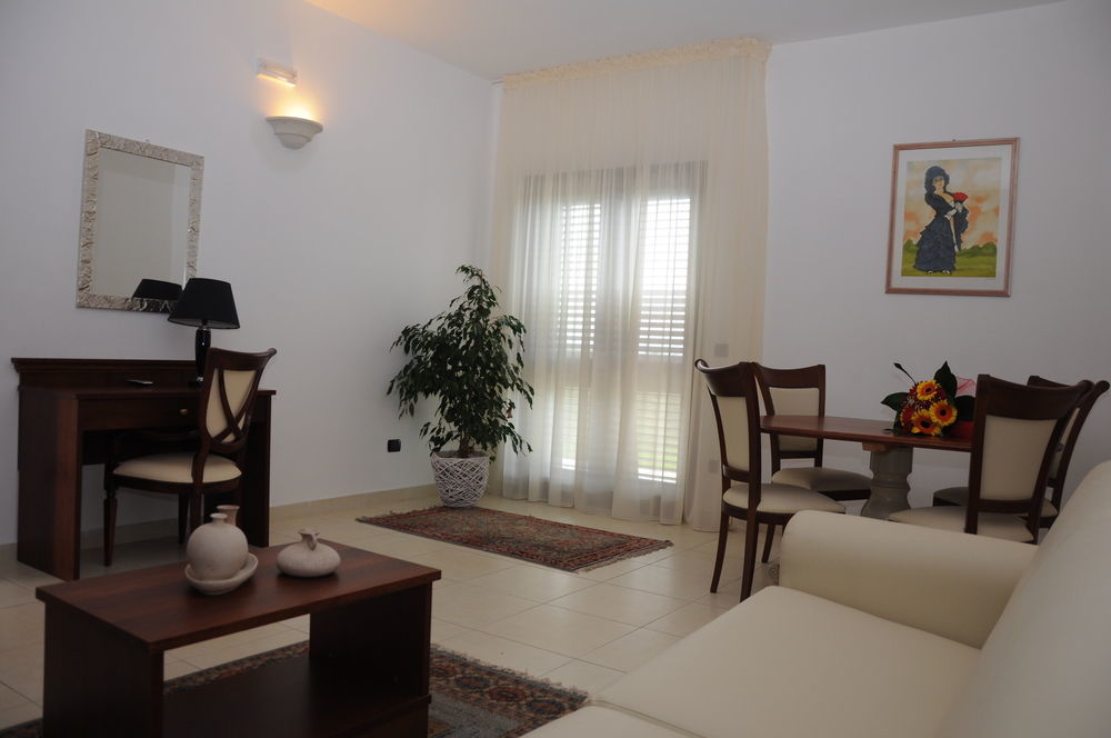 Agri Hotel Conte Salentino سانت إيزيدورو المظهر الخارجي الصورة