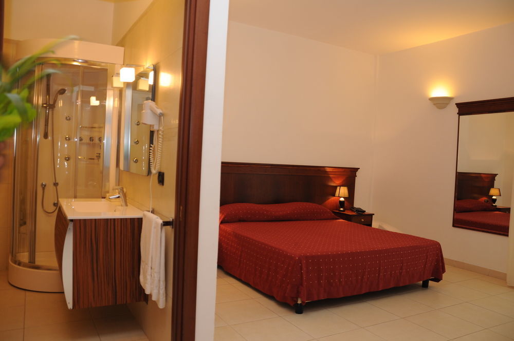 Agri Hotel Conte Salentino سانت إيزيدورو المظهر الخارجي الصورة